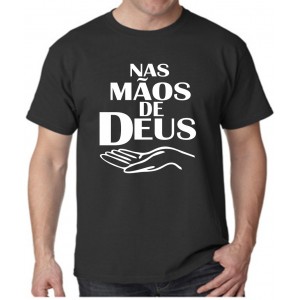 Camiseta masculina nas mãos de Deus